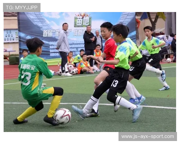 球员在青少年赛事中担任裁判带来职业启蒙