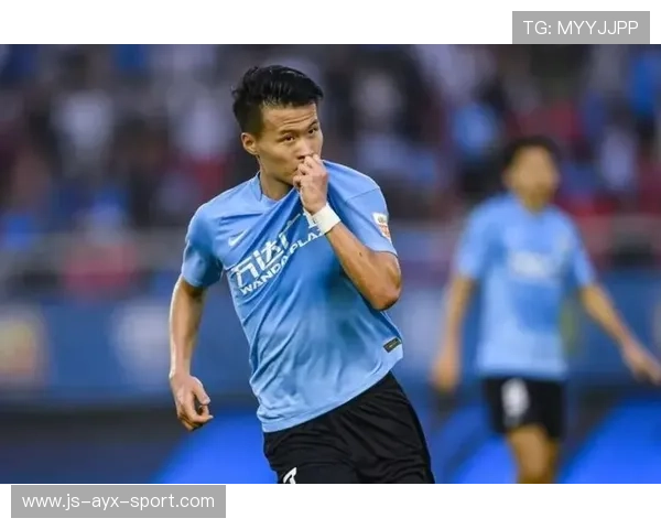 大连英博林良铭传球精准撕开防线，展现出色球技