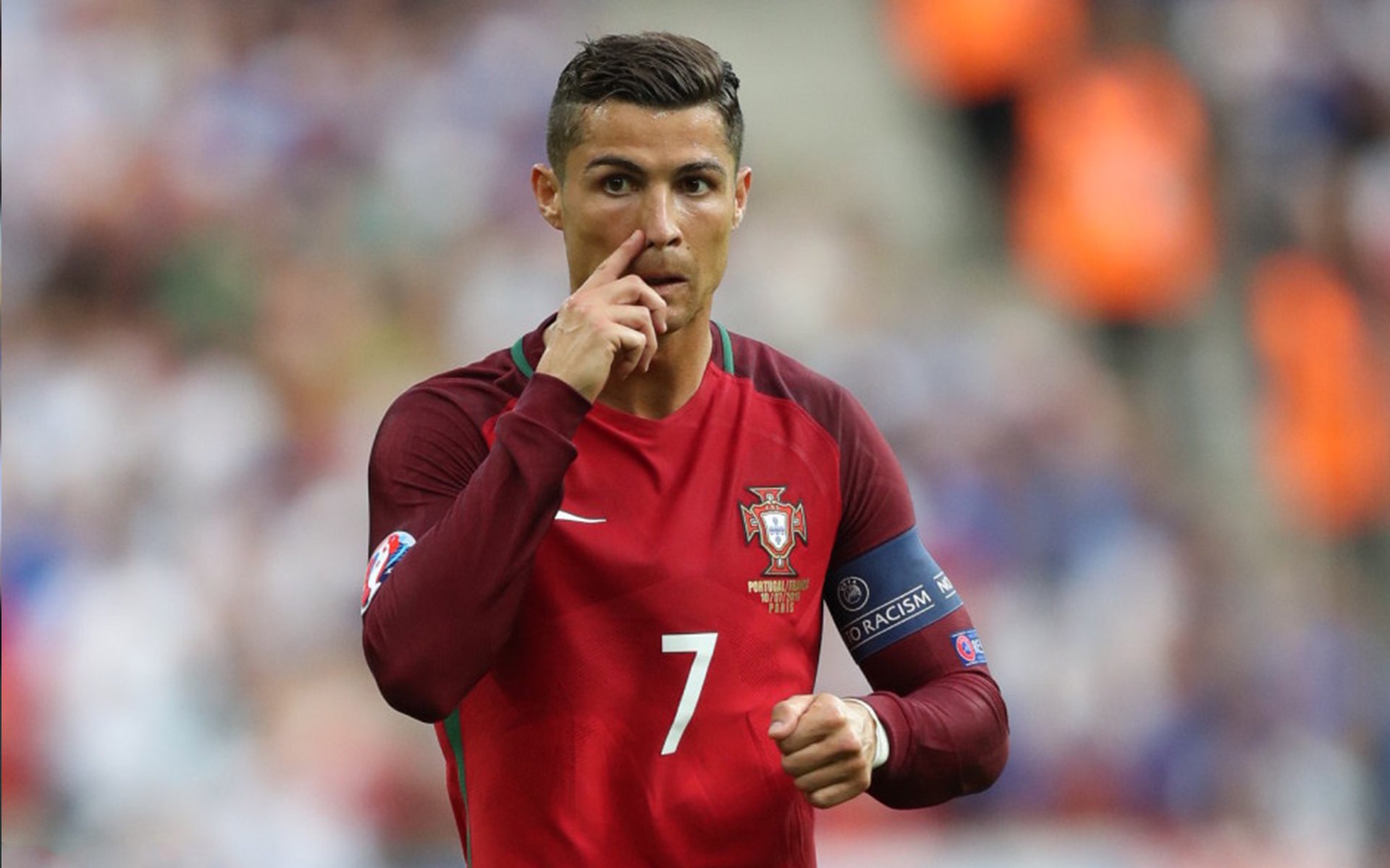 爱游戏入口-乔·莫伊：在比赛中，他的scrum表现为全黑队提供了强大的进攻动力，乔乔莫伊斯的书